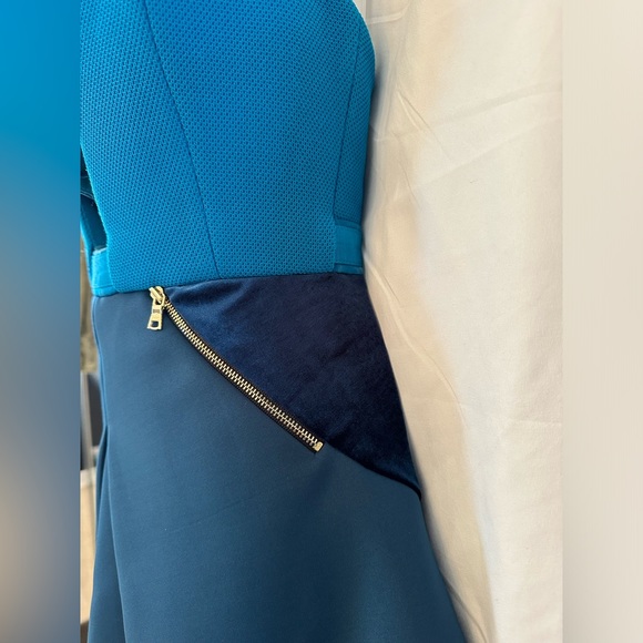 Three Floor Blue Cutout Dress - Picture 4 of 10